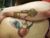 Uparene tetovaže za ljubavnike kao simbol vječnih osjećaja s prijevodom
