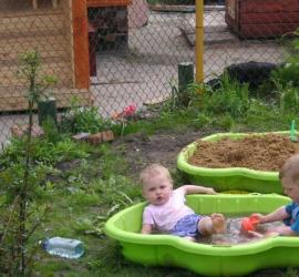Kinderspielplätze für die Datscha – wie man mit eigenen Händen eine sichere Ecke für Kinder schafft. Malvorlagen für Kinderspielplatz